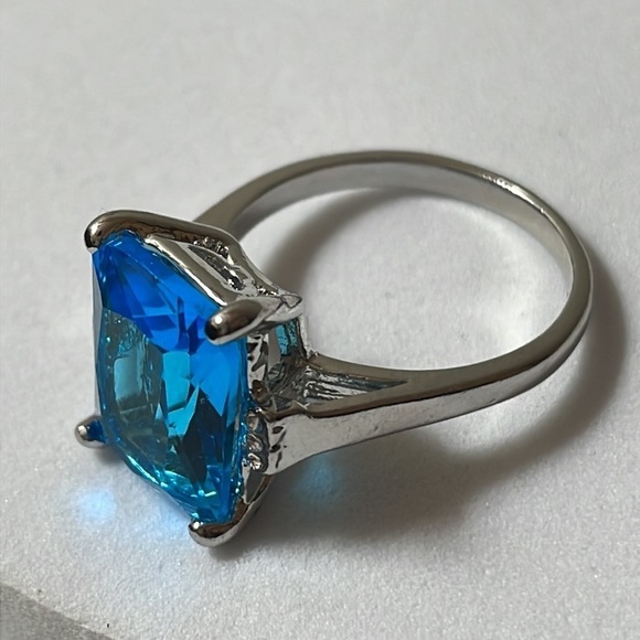 Markle Inspired Vibrant Blue Crystal Princess Ring - Picture 13 of 15